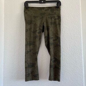 Lululemon Wunder Under crop legging